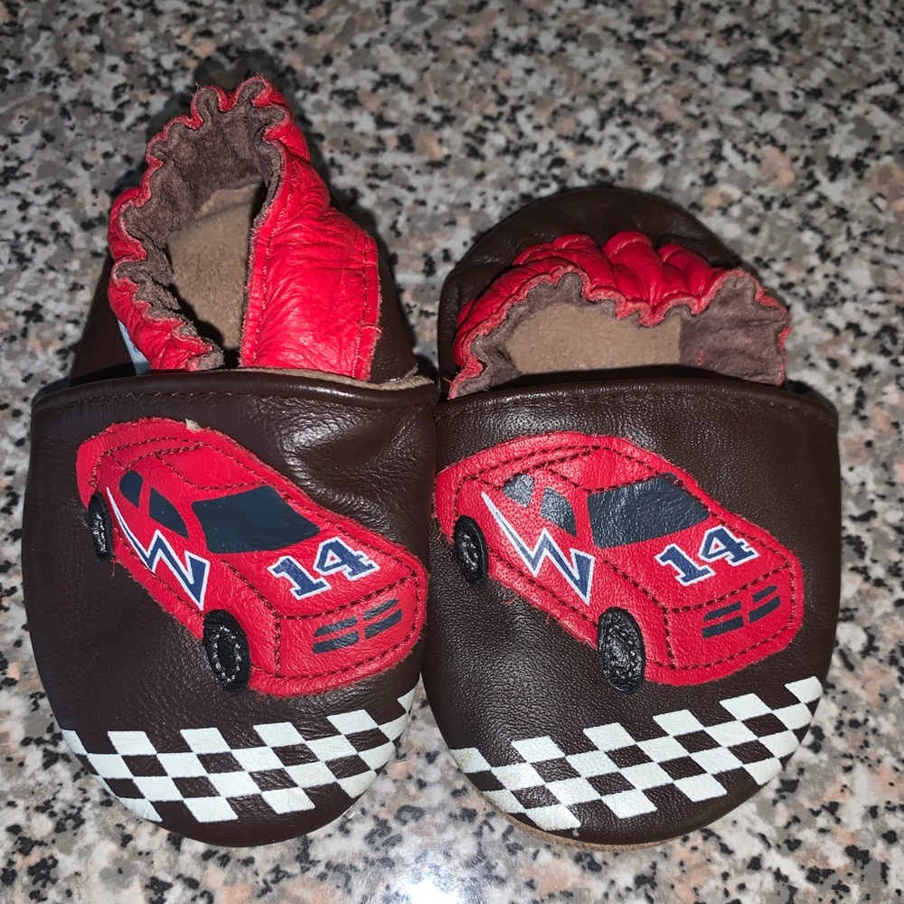 Race car Robeez